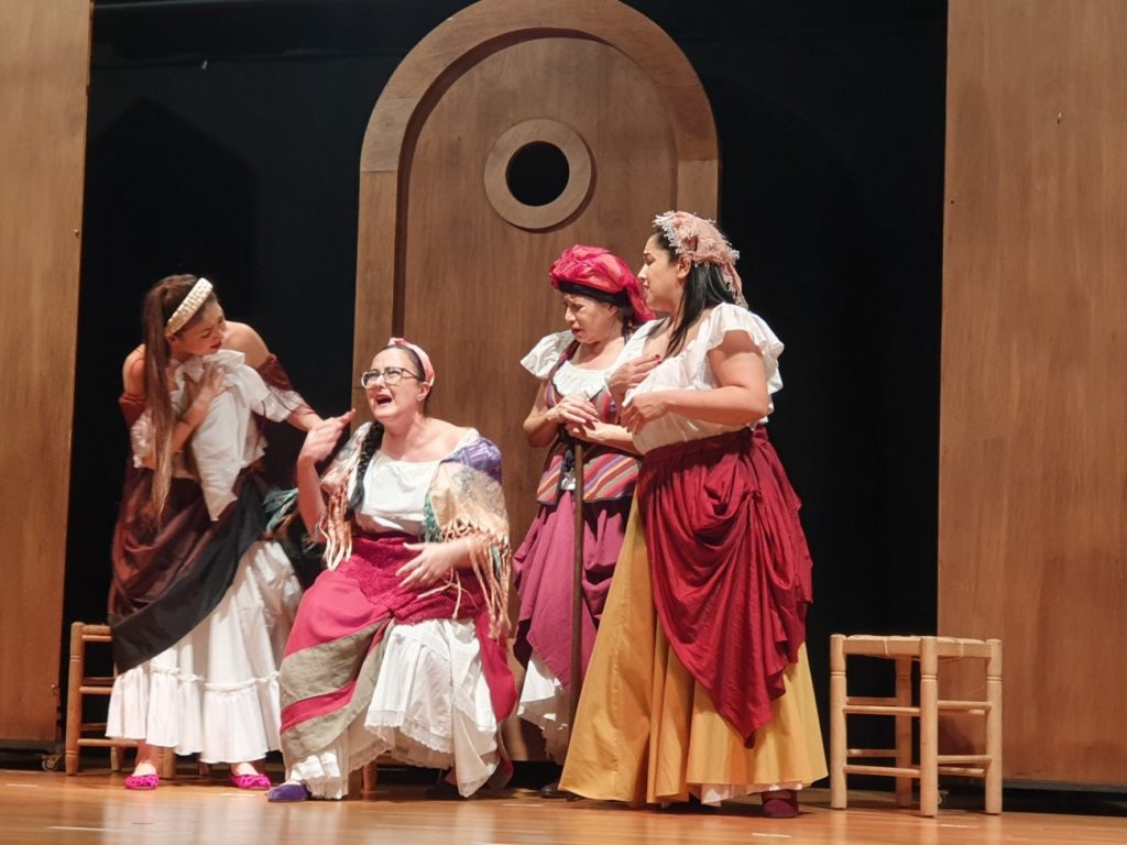La Compañía de Teatro Yeses en la gira de «Hijas de la Comedia», octubre de 2023